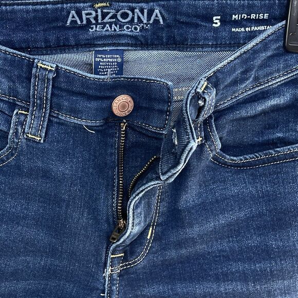 Arizona Jean Co Juniors SZ 5 Jean Shorts Stretch Cuffed Hems Mid-Rise Zip-Fly - Picture 3 of 6